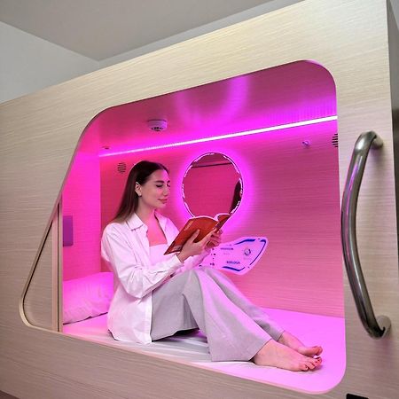 Berloga Capsule Jbr Hostel Dubai Buitenkant foto
