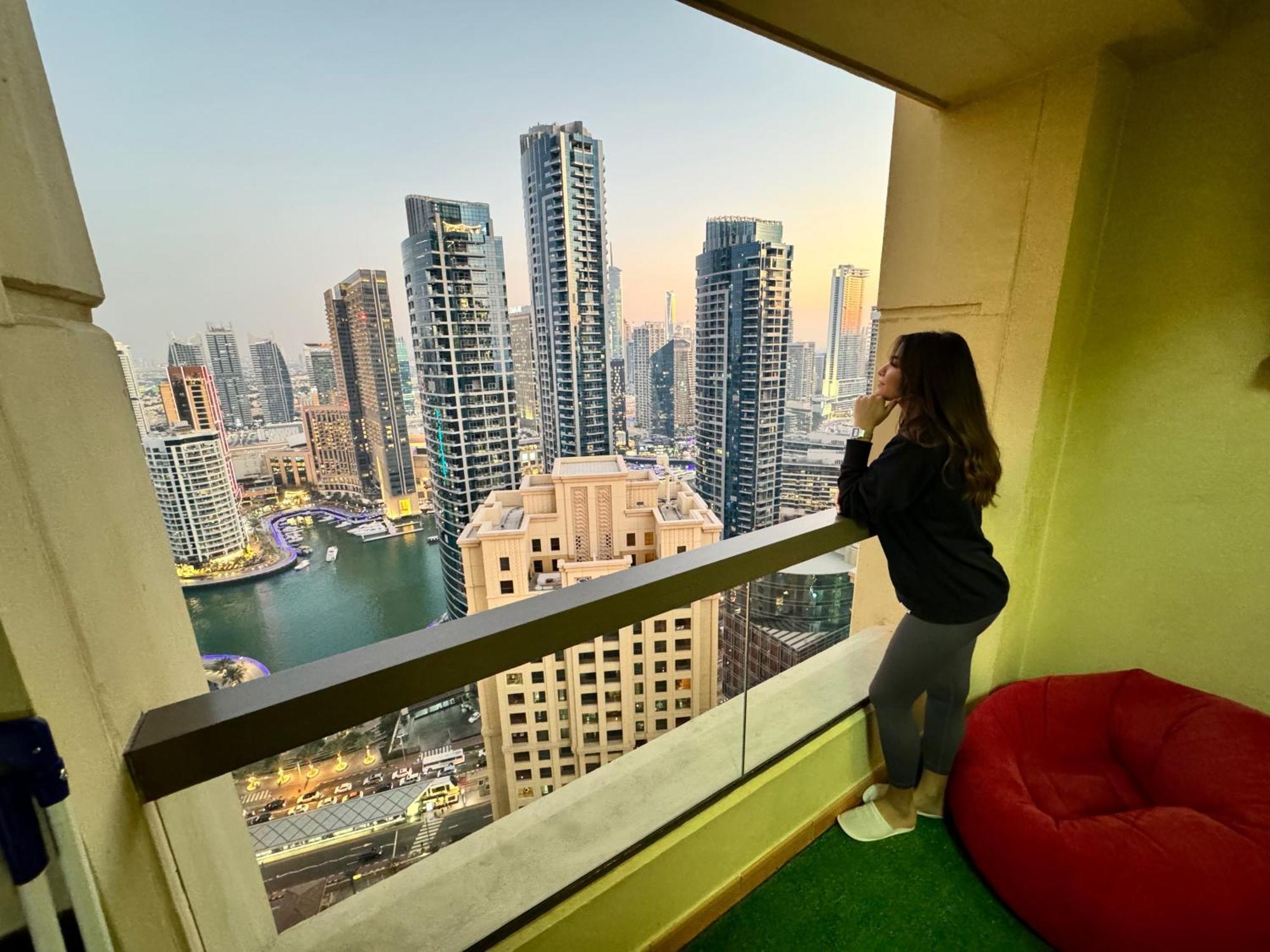 Berloga Capsule Jbr Hostel Dubai Buitenkant foto